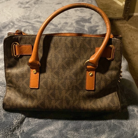 EUC Michael Kors Hamilton bag this bag is the perfect size - Picture 5 of 5